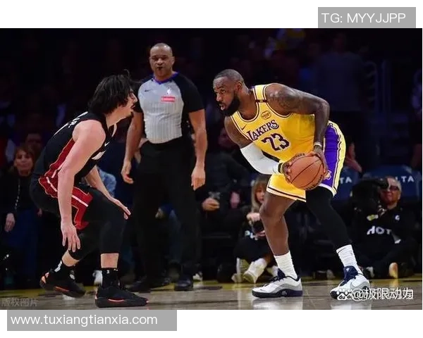 十月一日湖人对决热火精彩赛事回顾与分析 十月一日湖人对决热火精彩赛事回顾与分析